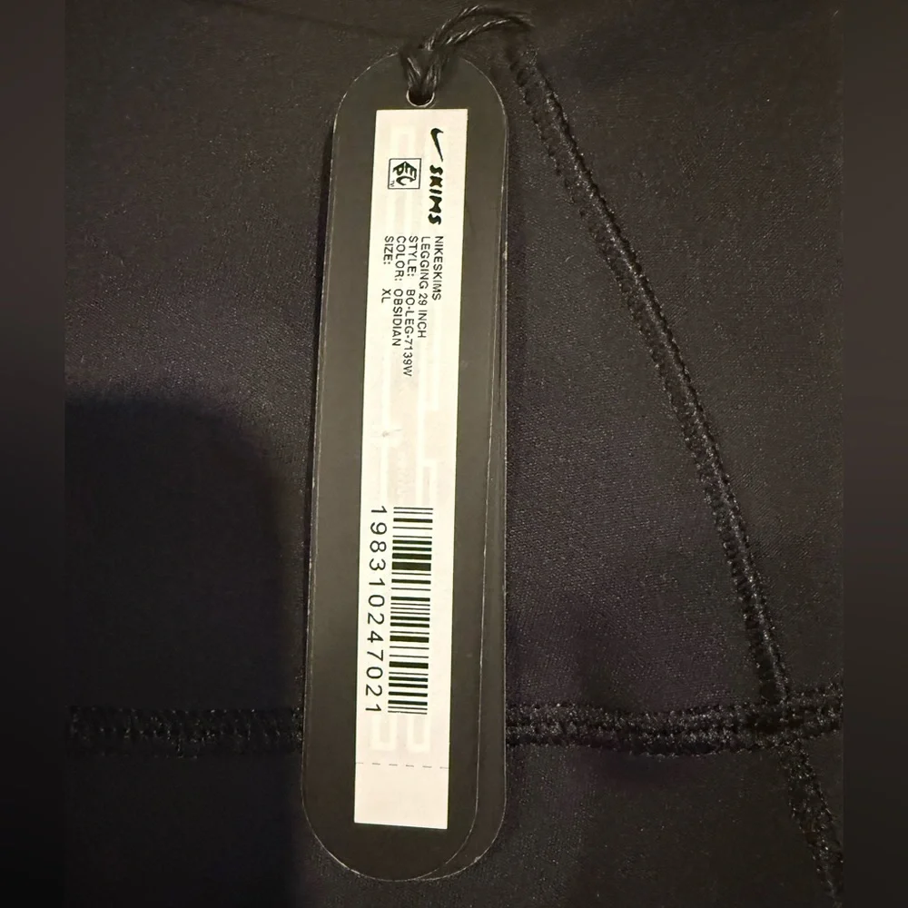🔥Nike x SKIMS 7/8 Leggings Obsidian XL NWT 29” Inseam 🔥
